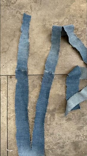 Step 2: Making denim strips Method 1. How to cut jeans into strips for making a rug rag