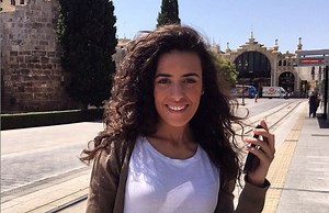 Escenarios, melodías y seis cuerdas, descubre la vida de Virginia Elósegui - Cadena Dial