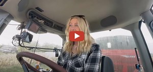 Farming With Kels -- Combining Corn and Loosing GPS Satellites!! Case ih 720 combine