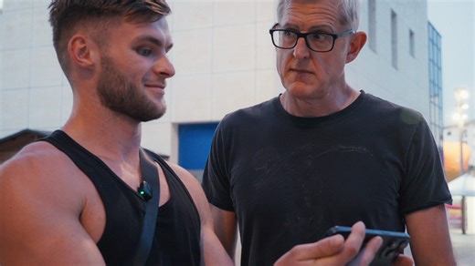 What time is Louis Theroux: Inside the Manosphere on Netflix?