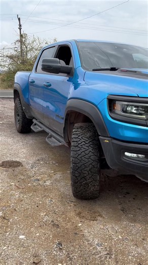 Ram TRX: reparación y primera enchinada de pintura paso a paso