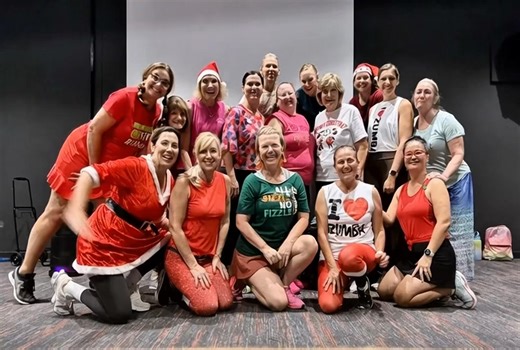 Class is on !! Christmas is DONE… the workout still needs to happen 😅💃 Come shake off all that Christmas pudding in this crazy, feel-good DanceFit workout 🔥 No pressure, no judgement, dark room great floor!! All smiles and vibes 😊😊😊🤩🤩👏👏👏 See you on the dance floor! 💃🎶 Monday 6 pm QCWA Hall Caloundra Arrive 5.45 pm Book here https://gymcatch.com/app/provider/6962 #CincoDanceFit #PostChristmasWorkout #ShakeOffThePudding #DanceFitness #GoodVibesOnly | Cinco Dance Fit