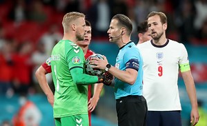 'The referee made a really big mistake!' - pundits react to England's penalty against Denmark