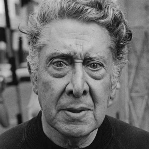 David Alfaro Siqueiros, uno de los grandes pilares del muralismo mexicano, concibió el arte como una fuerza de transformación social. Pintor, teórico y activista, rompió con las técnicas tradicionales para apostar por la experimentación y el trabajo colectivo, entendiendo la creación artística como un acto político capaz de despertar conciencias. A 52 años de su partida, su legado sigue vivo más allá de los muros, manteniendo vigente su visión de un arte comprometido con la justicia social. Inst