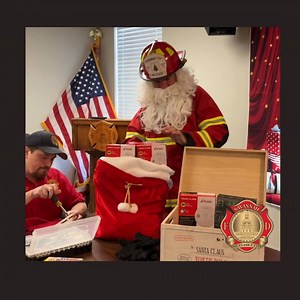 2.4K views · 41 reactions | Keep the Wreath Green Campaign update: Since the week of Thanksgiving, we have had two residential structure fires and have changed 2 bulbs on our wreath. We want to remind everyone to stay holiday safe while cooking, heating, and decorating your home! Working smoke alarms is the best notification tool for you to get out safely in the event of a fire in your home. #staysafeSavannah #KeeptheWreathGreen | Savannah Fire Department | Facebook