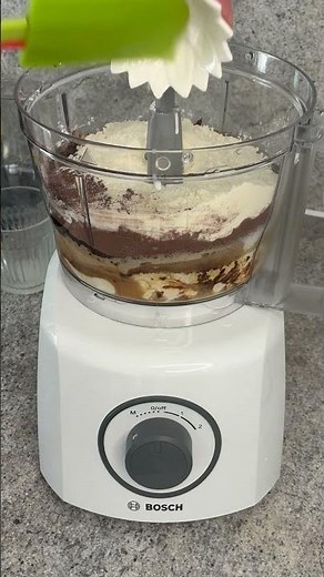 👉 Einfacher Schoko-Kaffee-Kuchen 🍫☕ – alles in den Mixer, ab in den Ofen!