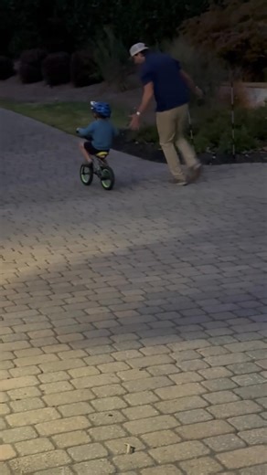 Waylon riding his bicycle without training wheels at the age of three that amazes me you go Waylon | Teresa French