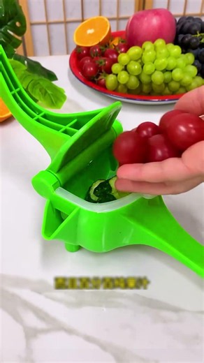 Mango Juicer Gadget That Makes Fresh Juice in Seconds! 🍊🍎 #Shorts