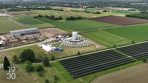 A Jülich, Synhelion produit ses premiers fûts de kérosène solaire | RTS