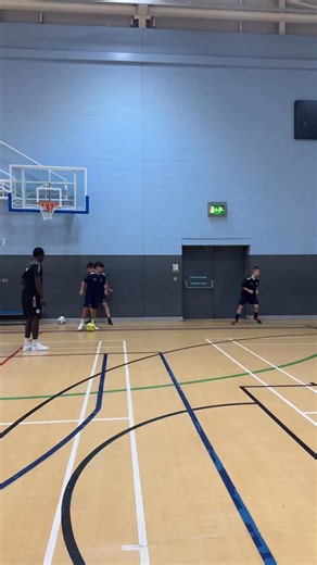 1v1 semi-opposed practice ✨ Players must find space to shoot or pass. It’s all about thinking ahead, staying sharp, and outsmarting the defender 🤝 #ManchesterFutsal #MFCAcademy #FutsalTraining #CatAndMouse #ThinkFast #PlaySmart #futsalacademy #fyp #futsal #manchester | Manchester Futsal Club Youth Academy