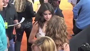 Selena Gomez is Linked to New Man