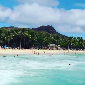 Surfs up in Waikiki!! 🌊 🏄 | Hawaiian Islands