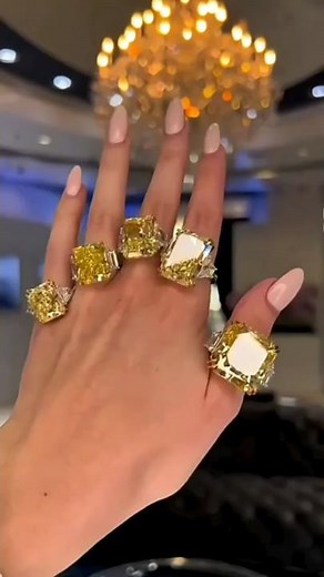 Diamond vs Emerald #diamond #emerald #viral #gemstonefacts #crystals #gemstones