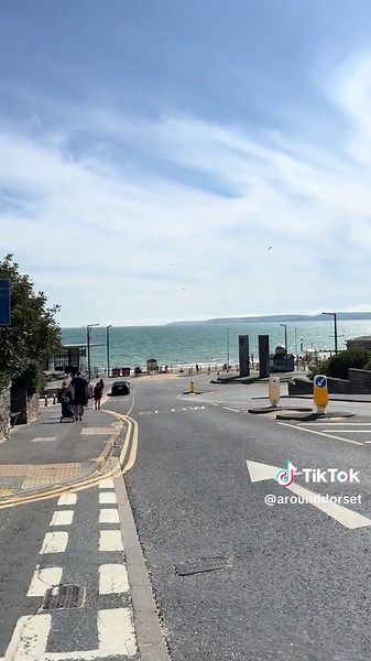 Exploring Boscombe Beach: A Day in Dorset