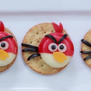 45K views · 2.6K reactions | How to make Angry Birds themed cheese and cracker snacks using babybels! 燎❤️ Watch full video here: https://youtu.be/xk4C4p5vHDk | Rosanna Pansino | Facebook