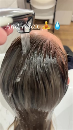 Backwash time! It’s like no other feeling. Don’t forget the head massage 💆 #hair #relaxation #hairdressing #water #fyp
