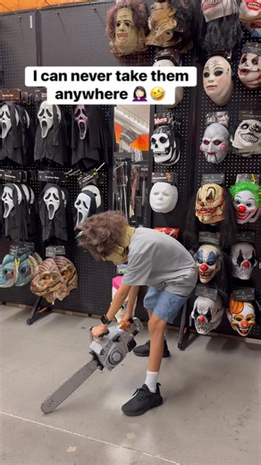 10K views · 206 reactions | We had the whole store laughing 藍 #dat1family #comedy | Dat 1 Family | Facebook