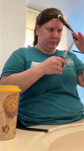 💇‍♀️ I Cut My Hair at Home to SAVE $$$ (Brad Mondo’s Butterfly Cut!) #butterflycut #frugallife