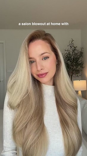 How to achieve the salon blowout at home with the Revlon One-Step Hair Dryer and Volumizer. It’s so quick and easy to do yourself, and the best part is that it cuts my styling time in half. @Revlon Hair Tools #Revlonhairtoolscan #Revlonvolumizer #revlonhairdryerbrush #revlononestep #revlonbrush