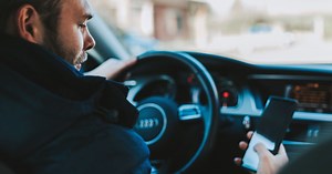 Parents regularly use their phones while driving their children, study shows
