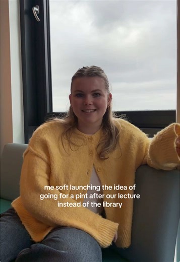 Surely we’re picking going for a pint in Dylan’s after a lecture rather than more studying in the library😭 #uni #student #lecture #bournemouthuni #bar