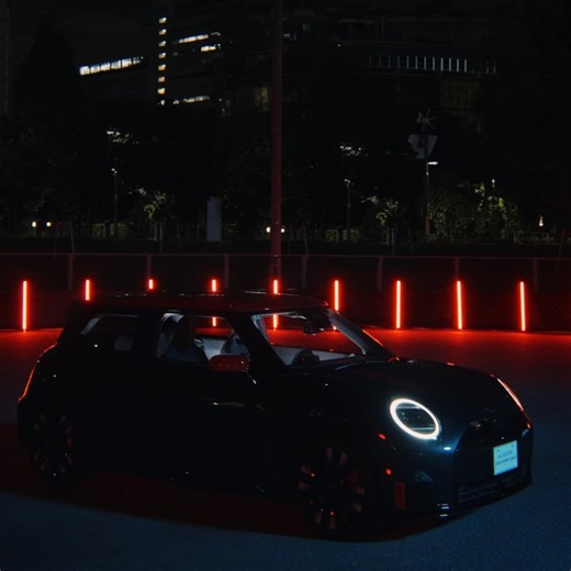 Power Boost、オン! わずか10秒。その体験は、一生モノ。 異次元の加速が、今、始まる。 ゴーカート級のスリルを電動で。 さあ、アクセルを踏み込め。 The First-Ever All-Electric MINI John Cooper Worksの詳細はこちらから: https://minijapan.link/co89ic7 #MINIJapan #JohnCooperWorks #JCWRacingNight | MINI