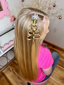 47K views · 673 reactions | Christmas tree hairstyle tutorial with the cutest Grinch hair glitter! Follow along for more Christmas hairstyles! The glitter is linked here: https://liketk.it/5F1zF (affiliate) #christmas #holidayhair #hairstyle #hair #longhair #hairinspo #glitter #hairtutorial #relatable #hairstylist #hairtips #fbreelsfypシ゚ #braids #braidstyles #motherdaugher | Paisley’s Petals | Facebook
