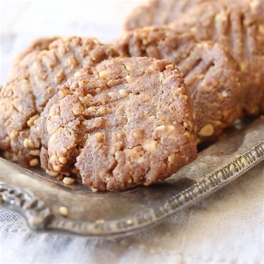 My flourless keto peanut butter cookies are so easy!!! | Sugar Free Londoner - Low Carb Recipes