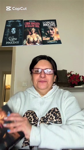 #CapCut La vostra Lady Crystal versione Booktoker 🖤 Lo so, vi è mancata 😂 Finalmente è uscito il secondo volume de “La carne degli Innocenti”. Il macelleria spalanca di nuovo le sue porte: siete contenti? @Black Gold & Anya Vale vi aspettano 😈 #horrortok #horrortiktok #raccontihorror #lacarnedegliinnocenti