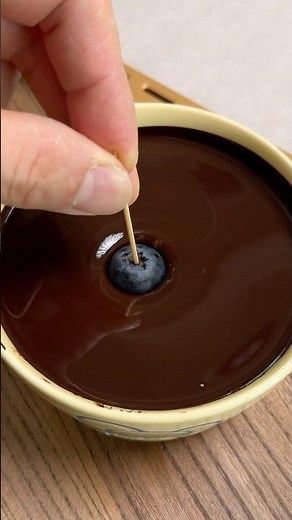 👉How To Eat Blueberries Like A Pro🍫