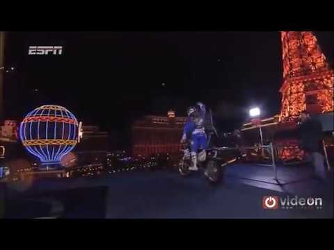 Increíble Salto en moto de el Arco del Triunfo en Las Vegas