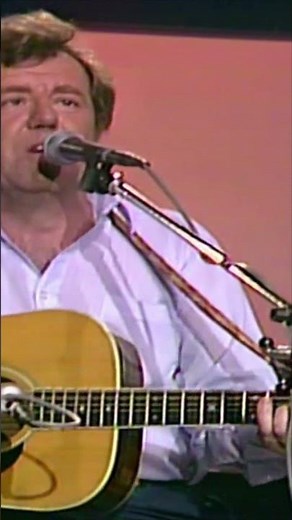 Paddy Reilly performing 'Rocky Road To Dublin' live. #irishrebel #paddyreilly