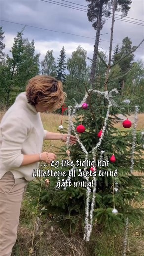 91K views · 711 reactions | I år har Sissel pyntet juletreet tidlig – slik at det står klart når hun kommer hjem til jul ✨ Og like tidlig har billettene til årets Sissels Jul gått unna! Flere konserter har allerede få billetter igjen. Sikre deg plass nå før det er for sent! Se mer på: https://sisselmusic.com/concerts/ | Sissel Kyrkjebø | Facebook