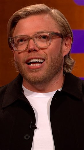 Rob Beckett Thinks The 'A' in AI Stands For Awful Rob Beckett did his children’s maths homework and got all of the fraction questions wrong. Together on Graham's sofa tonight: Hollywood star Chris Pratt, in new AI thriller Mercy; Wicked star Cynthia Erivo, playing all 23 roles in a new stage production of Dracula; comedian and writer Dawn French, in new BBC sitcom Can You Keep a Secret?; and top comic Rob Beckett. #TheGrahamNortonShow #RobBeckett #Funny | BBC One