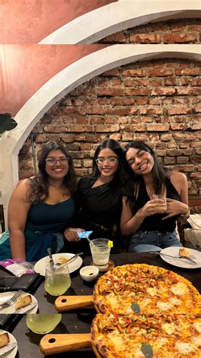 chams & eesa on Instagram: "Who surprised who? 藍 Get your Munchee Black Edition Assorted Box from Celeste Daily! P.S. Pair it with a cute key tag, a handwritten note, or flowers to make it even more special! ✨ #Munchee #MuncheeBlackEdition #LoveAtFirstBite #ValentinesTreat #CelesteDaily"