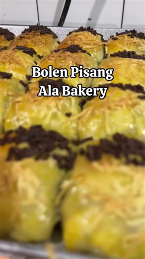 Siapa yg suka bolen pisang? Tips bolen enak: pake pisang raja yg digoreng trs dilumat kasar aja. Pisang raja yg digoreng mengeluarkan aroma yg lebih wangi dan khas. #bolen #bolenpisang #bedoyo #fyp