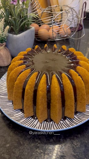 Bolo de Cenoura Simples com Calda de Chocolate