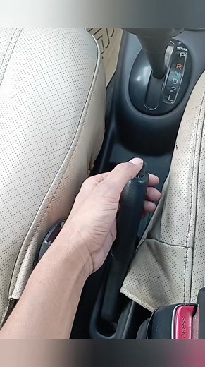 61K views · 511 reactions | How to use the handbrake in a car. #Handbrake #DrivingTips #CarControl #LearnToDrive #CarSafety #DrivingLesson #ParkingTips #DriverTraining #CarBasics #RoadSkills | Tazu with driving | Facebook
