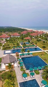 Dear Monday, we’ve moved to the beach.✌️ Our ROBINSON NAM HOI AN club resort is simply beautiful from above.🪽 Can you feel the ocean breeze through your screen?😅🌊 https://www.robinson.com/en/en/resort-holiday/vietnam/nam-hoi-an/ | ROBINSON