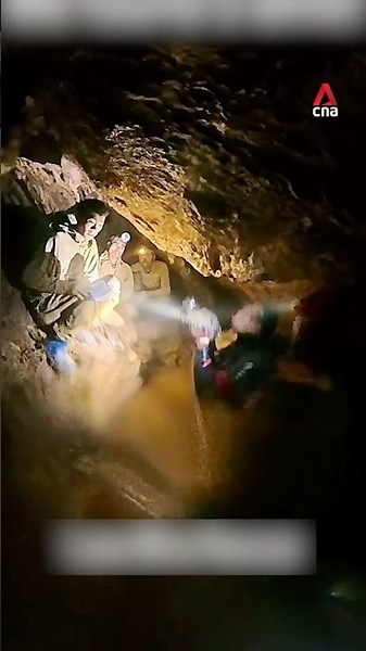 Rescue divers find 5 people trapped in Laos cave