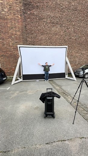 china-gadgets.de on Instagram: "Das Soundcore Nebula X1 Pro Beamer Setup mit 200 Zoll Luftkissen-Leinwand ist crazy 😱#chinagadgets #soundcorenebulax1pro #soundcorenebula #beamer #projector #gadgets #technik"