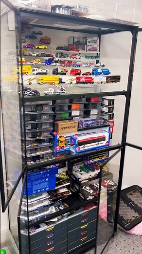 Stunning Diecast Collection: Siku Long Bus Showcase