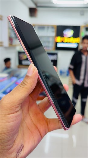 Discover the LG Velvet Features and Availability