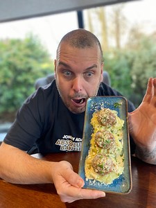 Trying HAGGIS while in Scotland 🏴󠁧󠁢󠁳󠁣󠁴󠁿 #haggis #haggisneepsandtatties #haggisbonbon #viral #viralvideo #scottishfood | Jonny Adams