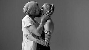 10 Çift ile İlk Öpücük Deneyi