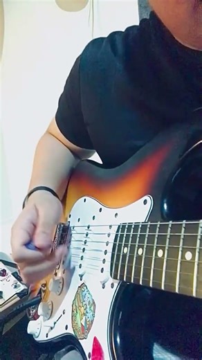 GUITAR PITCH HARMONIC TUTORIAL🎸🎵 #fypシ゚ #smallcontentcreator #guitarplayer #tutorial