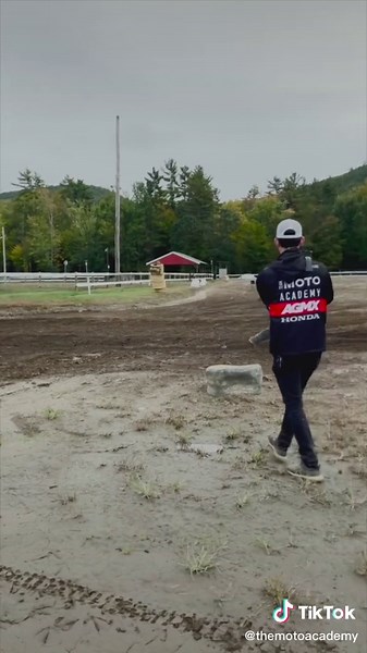 Using visual cues to help get on and off the brakes is key to being consistent! • • * * Join the most interactive and in depth motocross training program available online now at club.themotoacademy.com