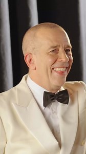 Das neue Konzertprogramm "Hummel streicheln" von Max Raabe & Palast Orchester nimmt Gestalt an! JackZ Productions hat für Sie während der Produktion der Filme für die Bühneneinspielungen hinter die Kulissen geblickt. Ahnen Sie schon welche Lieder auf die Bühne kommen? Tickets gibt's übrigens hier: https://www.palast-orchester.de/de/konzerte/#content P.S. Der Labrador ist nicht eingeplant. | Max Raabe & Palast Orchester