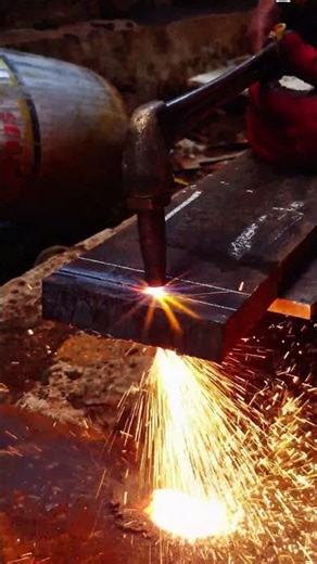 Technique for Cutting Thick Iron Plates with a torch (Oxy-Fuel Cutting)#workout #cuttingskills