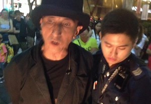 Veteran busker Roy 'Silver Man' Payamal arrested in Orchard Road for "disorderly conduct" | Coconuts
